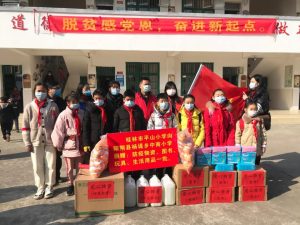 【巩固拓展脱贫攻坚成果 全面推进乡村振兴】爱心企业、学校到杨堤乡中南村开展脱贫感党恩主题实践活动