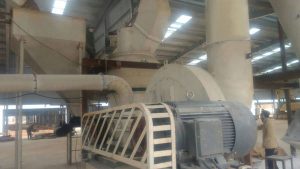 越南客户HD-1620雷蒙磨粉机现场图